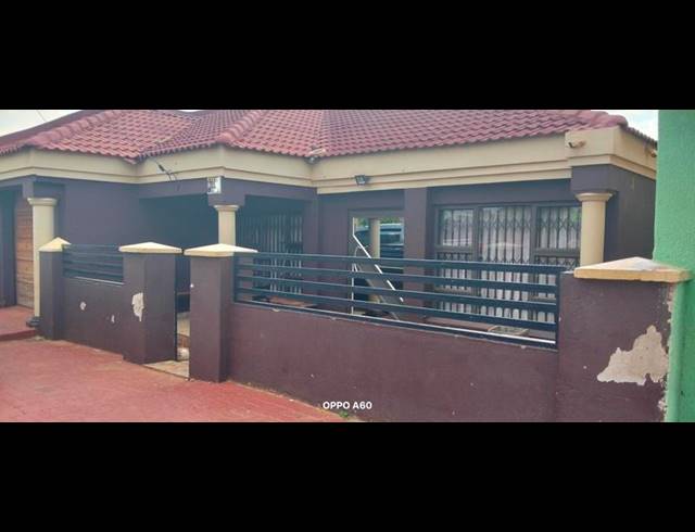 3 BEDROOM HOUSE FOR SALE IN ZONKIZIZWE